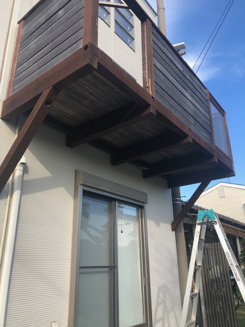 ＩＲワタナベの木製バルコニーの腐食を補修！安心して使える快適空間へ再生の施工前の写真2