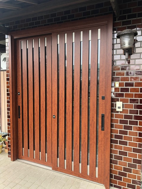 ＩＲワタナベの外壁タイルを壊さず1日施工！玄関引戸カバー工法で快適リフォームの施工後の写真2