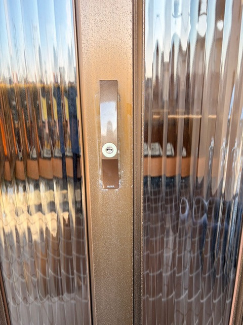 ＩＲワタナベの玄関引戸の鍵を汎用錠へ交換！防犯性と使いやすさを同時に改善の施工後の写真1