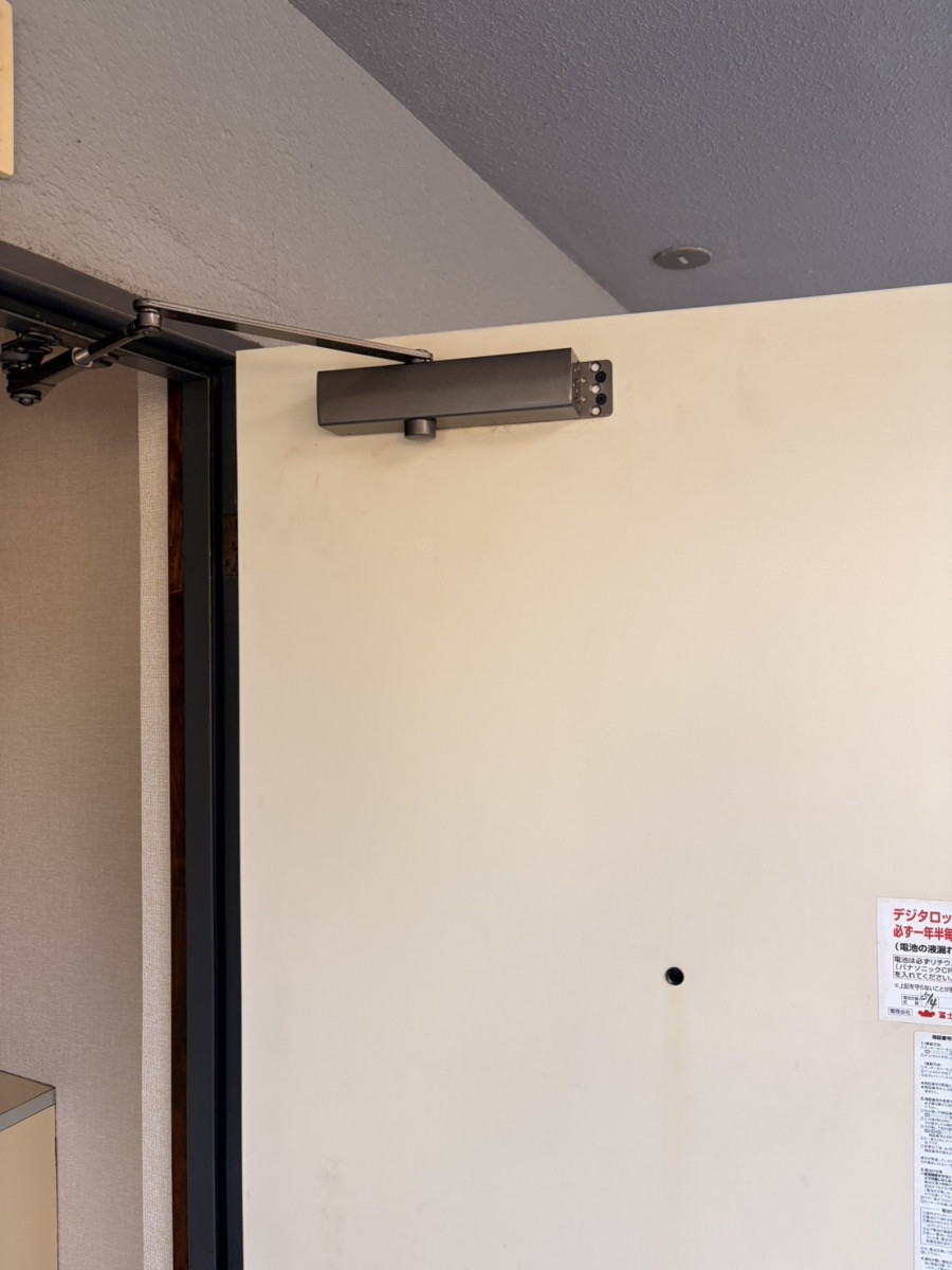 ＩＲワタナベのドアが静かに閉まる快適さ！ドアクローザー交換で安心・安全な玄関への施工後の写真2