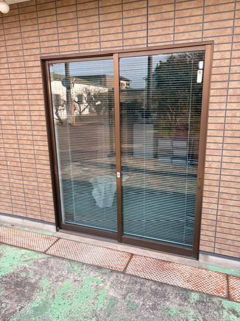 ＩＲワタナベの1階リビングの掃き出し窓に網戸を新設！風を通して快適空間にの施工前の写真1