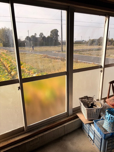 ＩＲワタナベの農業倉庫の入口ガラス交換｜割れたすりガラスを型ガラスで安全に修理の施工後の写真1