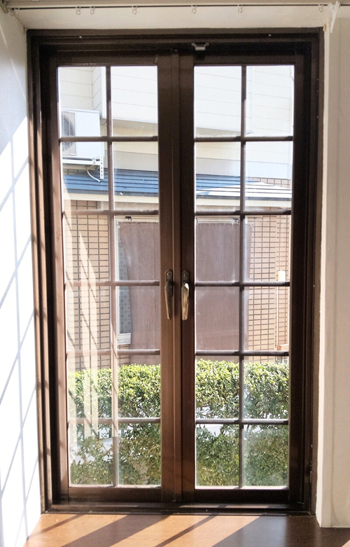 やまマドの【山形市】暖かさを逃がさない！底冷え解消の内窓リフォームの施工前の写真1