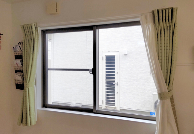 やまマドの【山形市】窓まわりの寒さを解消して暖かい住まいへの施工前の写真1