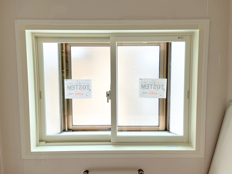やまマドの【山形市】浴室の窓に内窓設置で快適なバスタイムの施工後の写真1