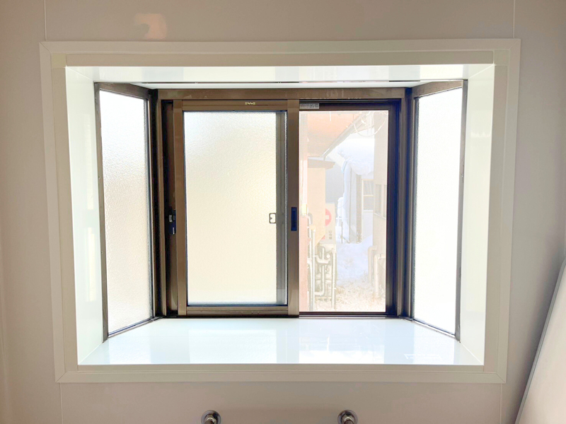 やまマドの【山形市】浴室の窓に内窓設置で快適なバスタイムの施工前の写真1