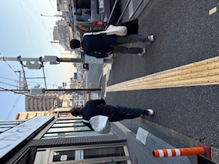 ドキドキの受験の朝☀️2人の背中に思わずほっこり💞 大和建材 窓リノベ事業部のブログ 写真1