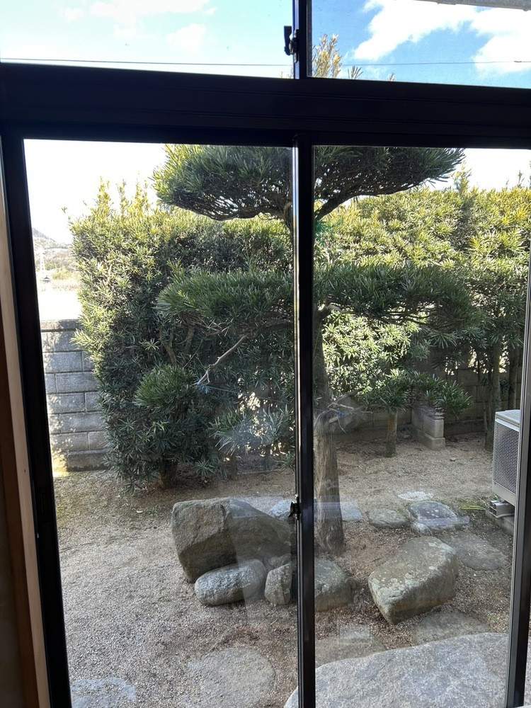 大和建材 窓リノベ事業部のランマ付きの掃き出し窓に内窓を設置しました!!!の施工前の写真1