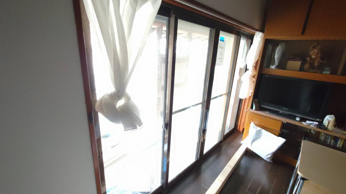 大和建材 窓リノベ事業部の🛏寝室に防犯ガラスの内窓🪟の施工前の写真1