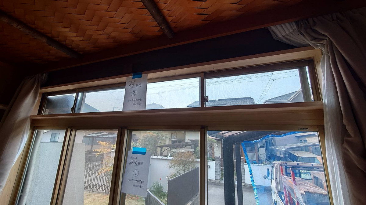 大和建材 窓リノベ事業部のランマ付きの掃き出し窓に内窓を設置しましたの施工前の写真1