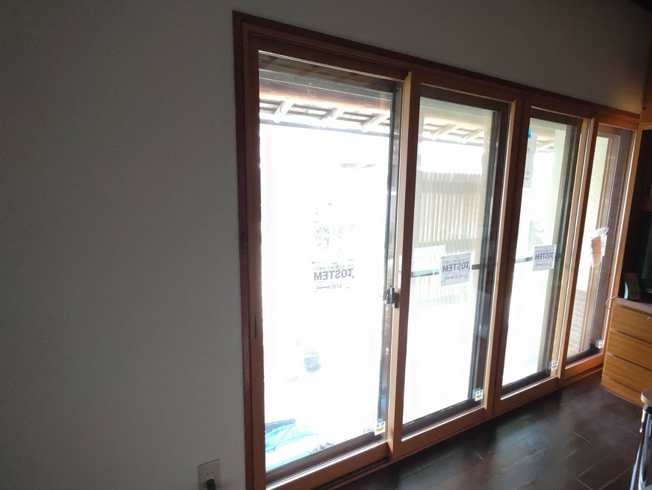 大和建材 窓リノベ事業部の大きな4枚建ての窓に内窓を取り付けしましたの施工後の写真1