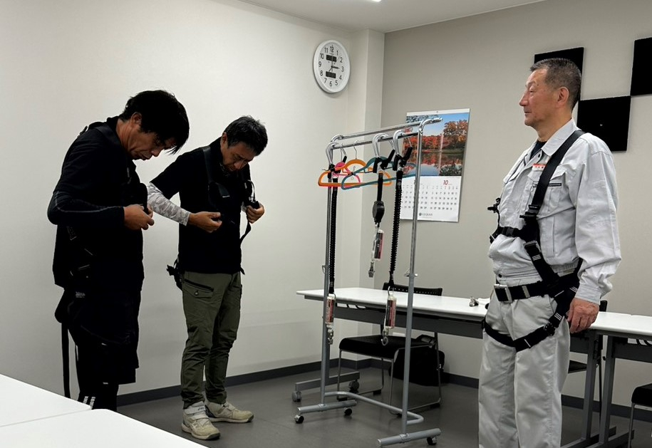 【命綱は任せろ！】フルハーネス特別教育でマド本舗の職人魂が覚醒！安全のプロは伊達じゃない！🤩 リフォームおたすけDIYのブログ 写真2
