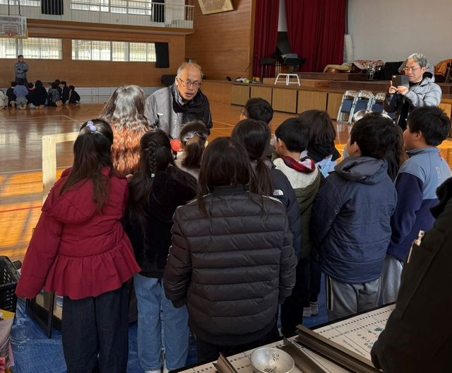 「Let’s try!」の合言葉で笑顔満開！🌸 志筑小学校『しづきッザニア』でお仕事体験をサポート🏠✨ リフォームおたすけDIYのブログ 写真2