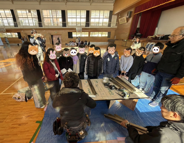 「Let’s try!」の合言葉で笑顔満開！🌸 志筑小学校『しづきッザニア』でお仕事体験をサポート🏠✨ リフォームおたすけDIYのブログ 写真3