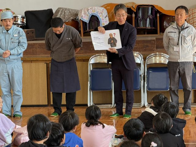 「Let’s try!」の合言葉で笑顔満開！🌸 志筑小学校『しづきッザニア』でお仕事体験をサポート🏠✨ リフォームおたすけDIYのブログ 写真1