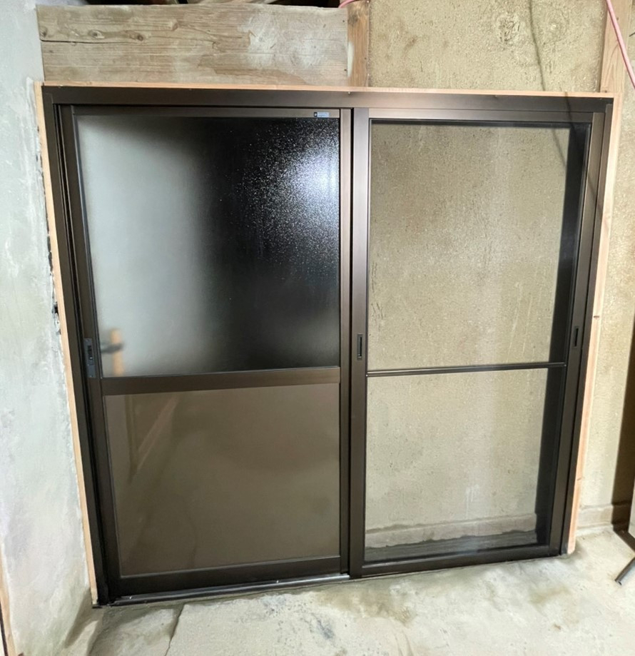 リフォームおたすけDIYのこれで安心!おじいさんの裏口、最新スライドで泥棒もびっくり!🚪✨の施工後の写真1