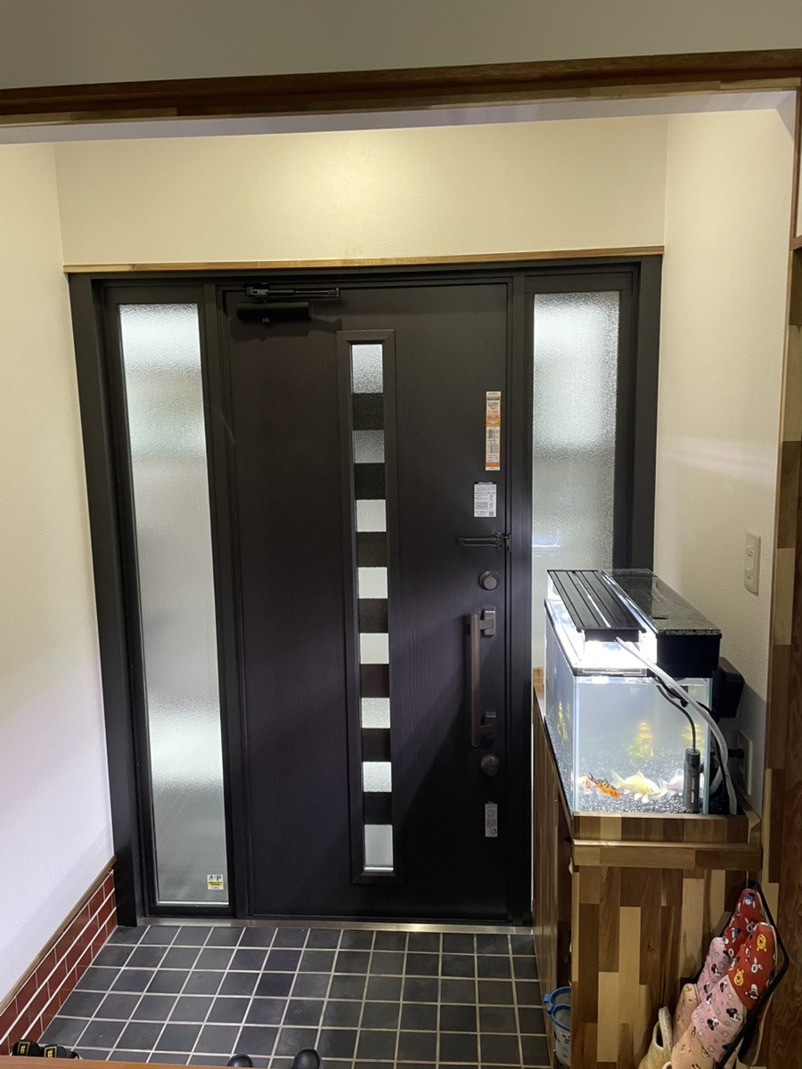 リフォームおたすけDIYの1年越しの約束！釣り好き移住夫婦の「引戸→ドア」劇的リフォーム物語🐟✨の施工後の写真1