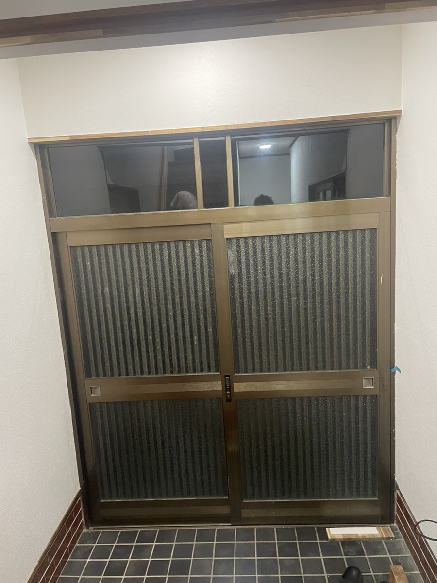 リフォームおたすけDIYの1年越しの約束！釣り好き移住夫婦の「引戸→ドア」劇的リフォーム物語🐟✨の施工前の写真1