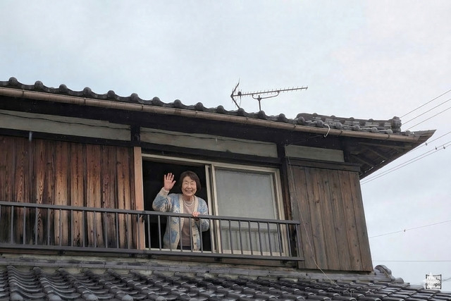 リフォームおたすけDIYの【サヨナラ落下の恐怖】腐食した木製ベランダを撤去して、頑丈なアルミ手摺に劇的チェンジ！✨のお客さまの声の写真1