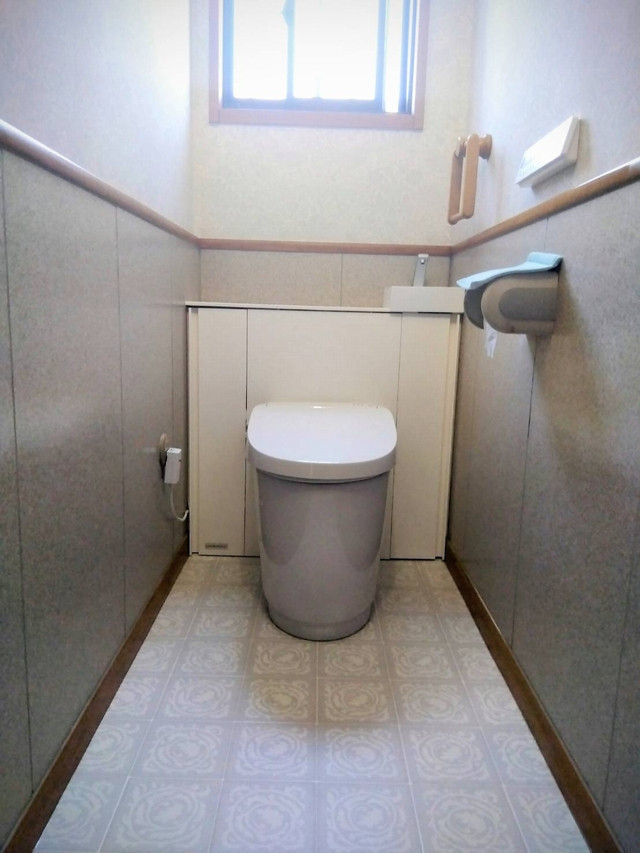 リフォームおたすけDIYの【劇的進化】お掃除の苦労とサヨナラ！LIXIL「Jフィット」で叶える、収納一体型のスッキリ空間✨の施工後の写真1