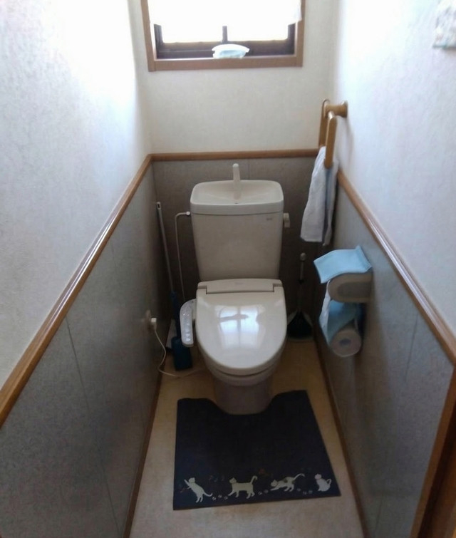 リフォームおたすけDIYの【劇的進化】お掃除の苦労とサヨナラ！LIXIL「Jフィット」で叶える、収納一体型のスッキリ空間✨の施工前の写真1