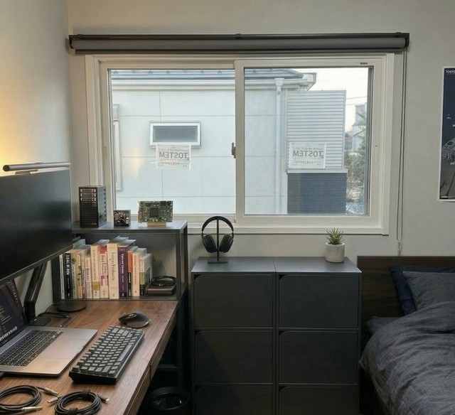 リフォームおたすけDIYの【淡路島移住】極寒デスクが天国に！内窓で叶える集中力爆上がりテレワーク空間✨の施工後の写真1