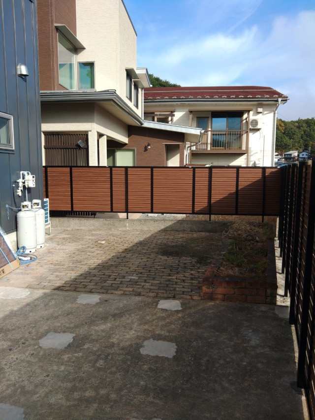 溝畑商事のおしゃれに目隠し!プライバシーを守るフェンス取付の施工後の写真2