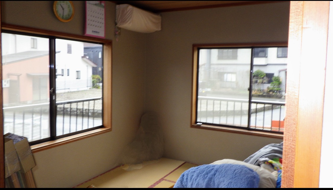 溝畑商事の冬の寒さと結露を解消！内窓設置で快適な住まいへの施工前の写真1