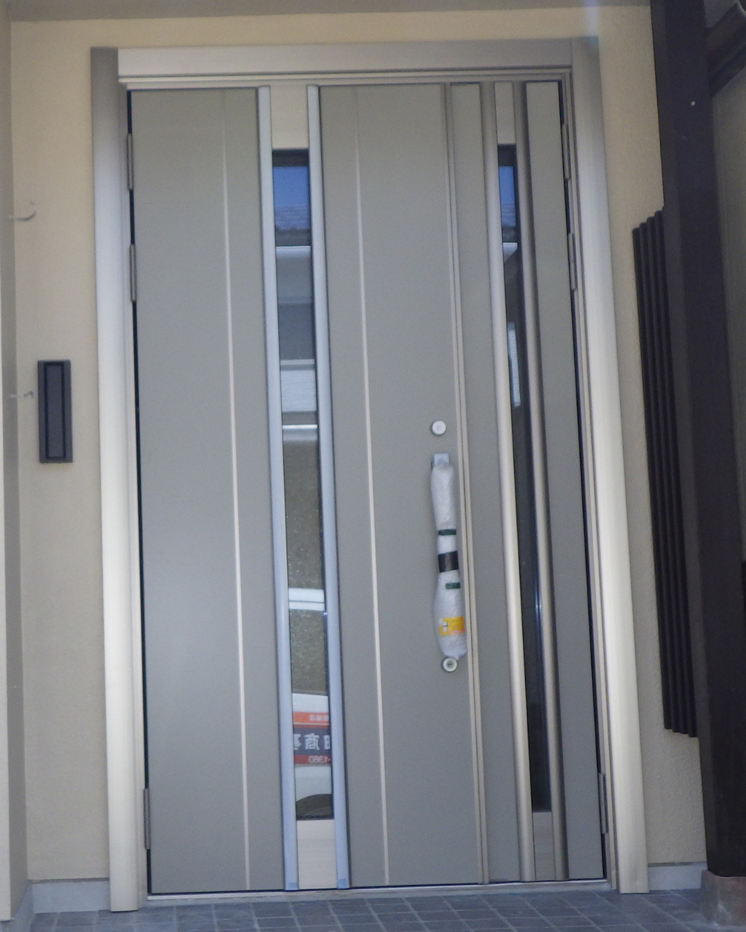 溝畑商事の補助金を活用して快適に！断熱性の高い玄関ドアへリフォームの施工後の写真1