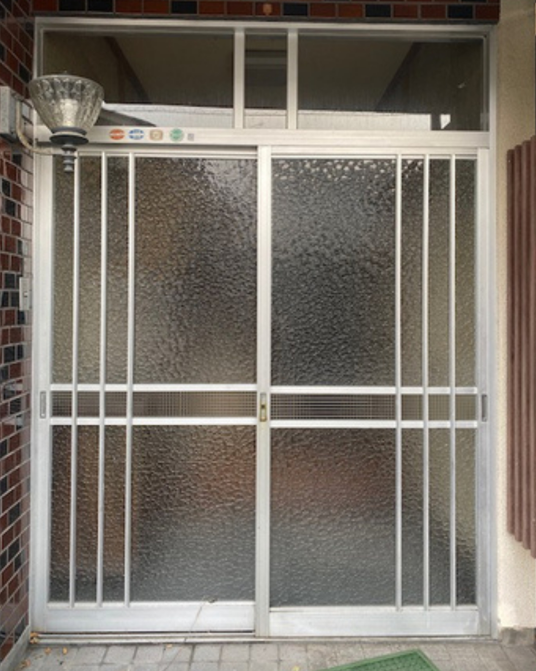 溝畑商事の補助金を活用して快適に！断熱性の高い玄関ドアへリフォームの施工前の写真1