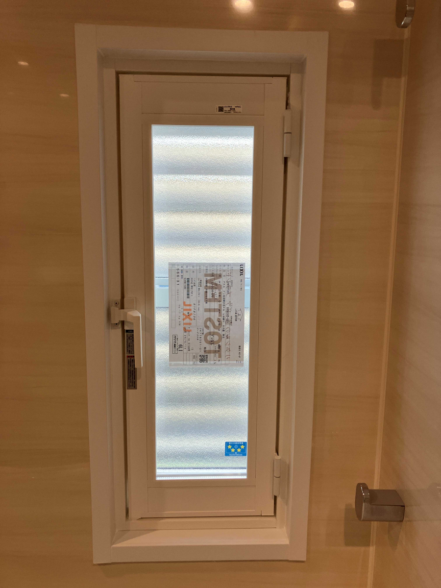 石黒産業の浴室用開き窓が新発売!の施工後の写真1