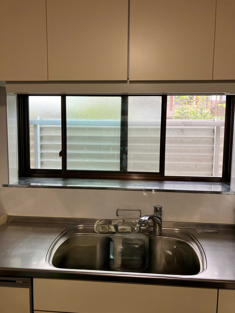 石黒産業のご紹介で再び選ばれた内窓「インプラス」｜断熱効果と結露軽減で快適なお住まいにの施工前の写真1