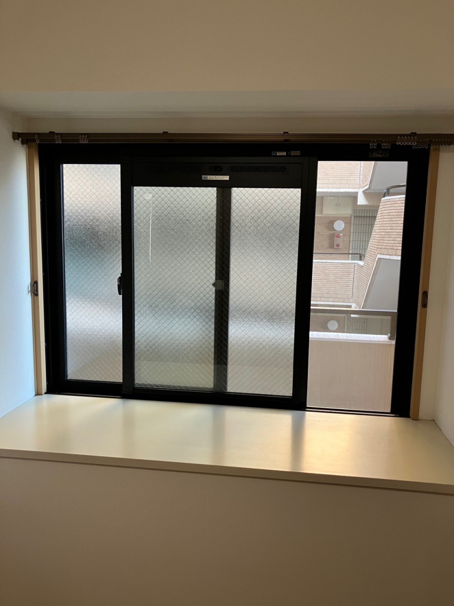 石黒産業のマンションの騒音・結露対策に内窓設置！【富山市】の施工前の写真1