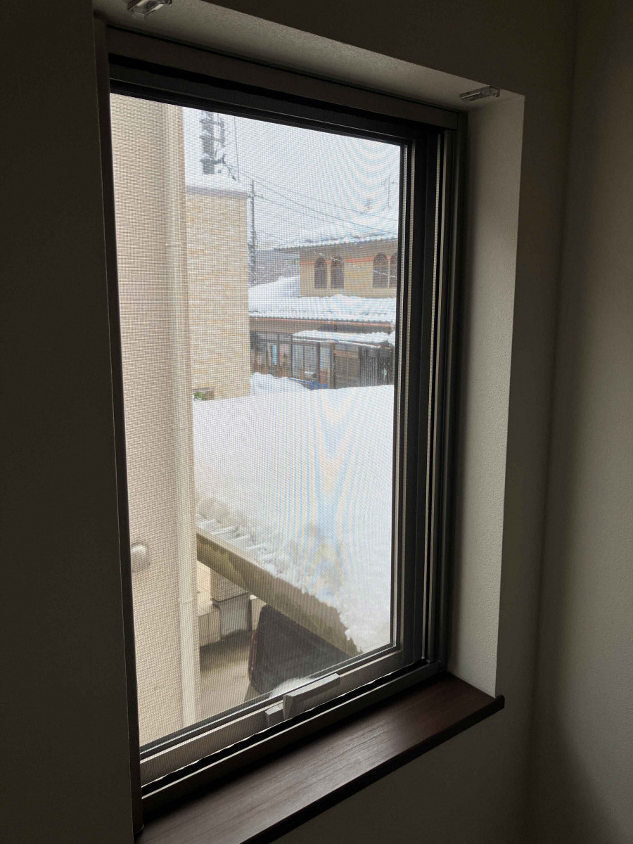 石黒産業のルーバー窓に内窓を施工！【高岡市】の施工前の写真2