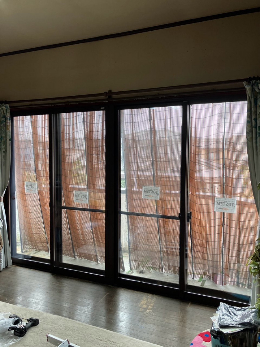 石黒産業のリビングが寒い原因は大きな窓？内窓で断熱対策【射水市】の施工後の写真1
