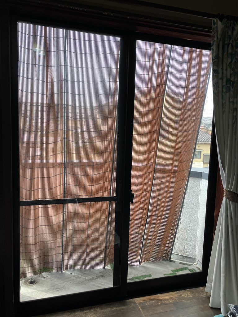 石黒産業のリビングが寒い原因は大きな窓？内窓で断熱対策【射水市】の施工前の写真3