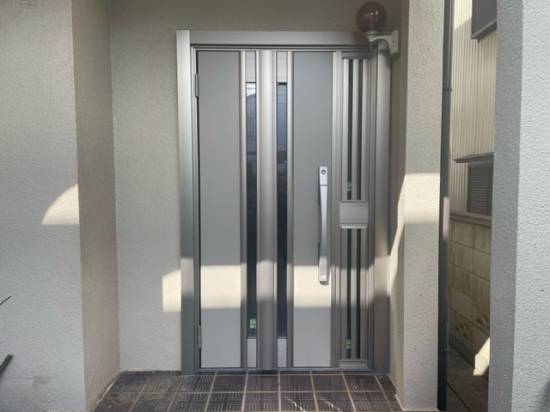 スミ工業のリシェント玄関ドア　断熱仕様K4　G７７型　施工例施工事例写真1