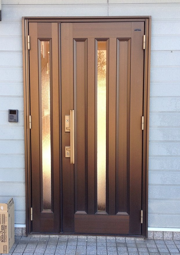 スミ工業のリシェント玄関ドア　施工例の施工前の写真1