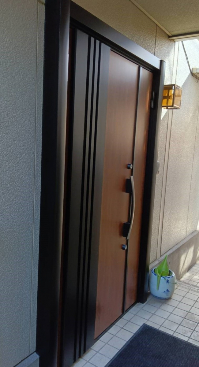 スミ工業の１日でできる玄関ドアの工事例をご紹介！！の施工後の写真1