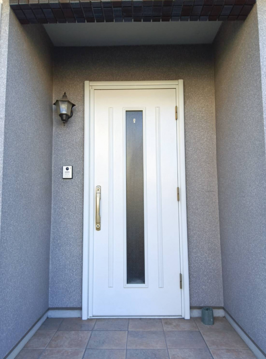 スミ工業の玄関ドア交換工事の施工前の写真1