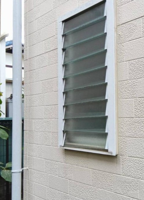 スミ工業のこんな窓でお困りはないですか？の施工前の写真1