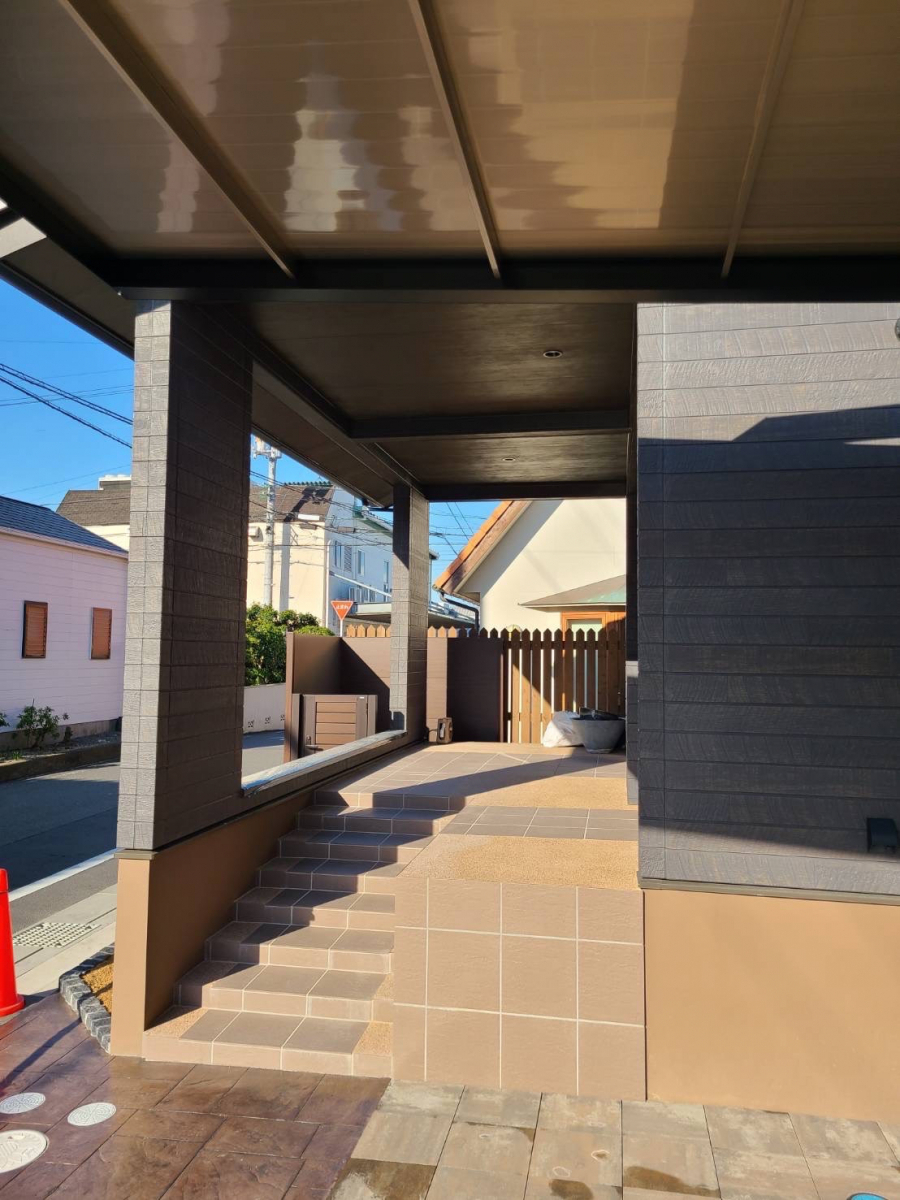 吉村硝子の【松山市】玄関前を大改造!/フロンテック&ビルサッシの施工前の写真1