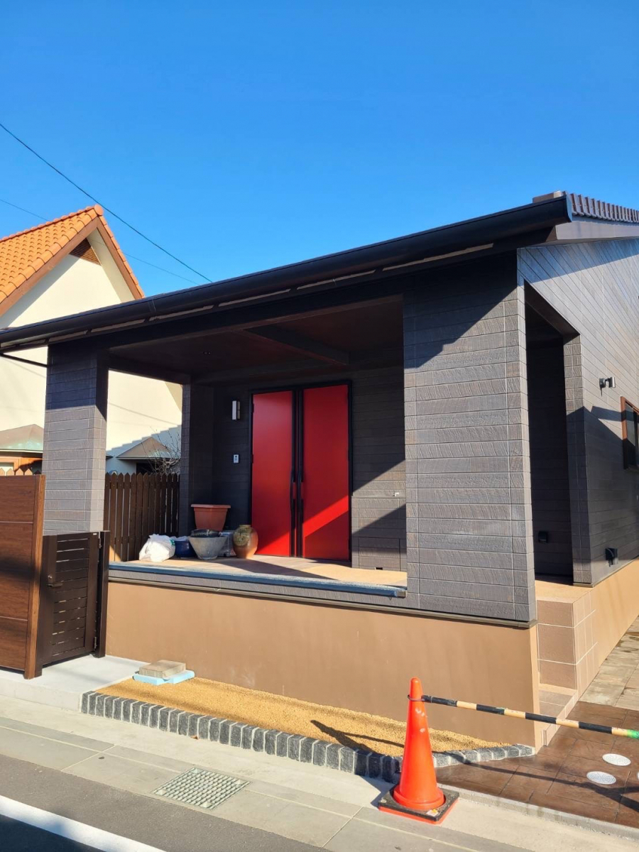 吉村硝子の【松山市】玄関前を大改造!/フロンテック&ビルサッシの施工前の写真2
