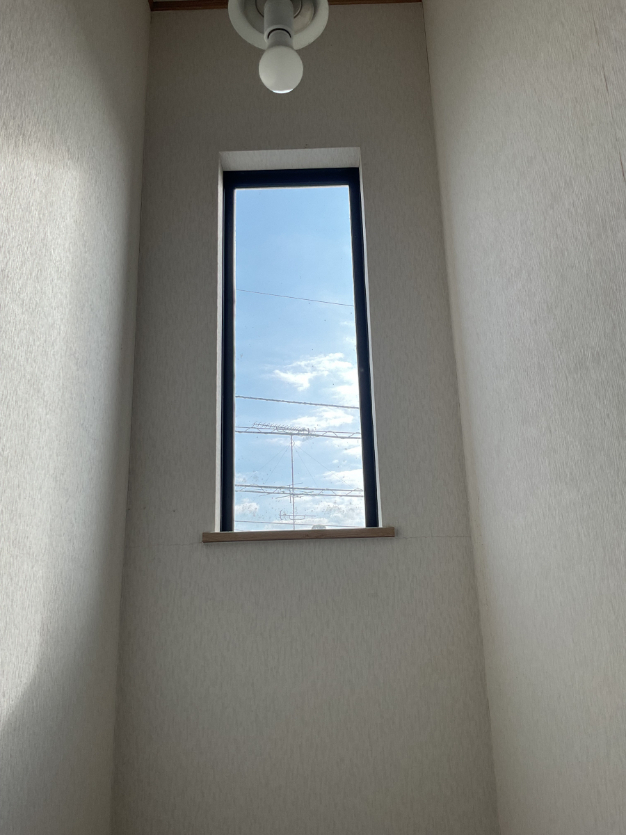 吉村硝子の【松山市】日差しが強い階段の暑さを緩和 /インプラスの施工前の写真1