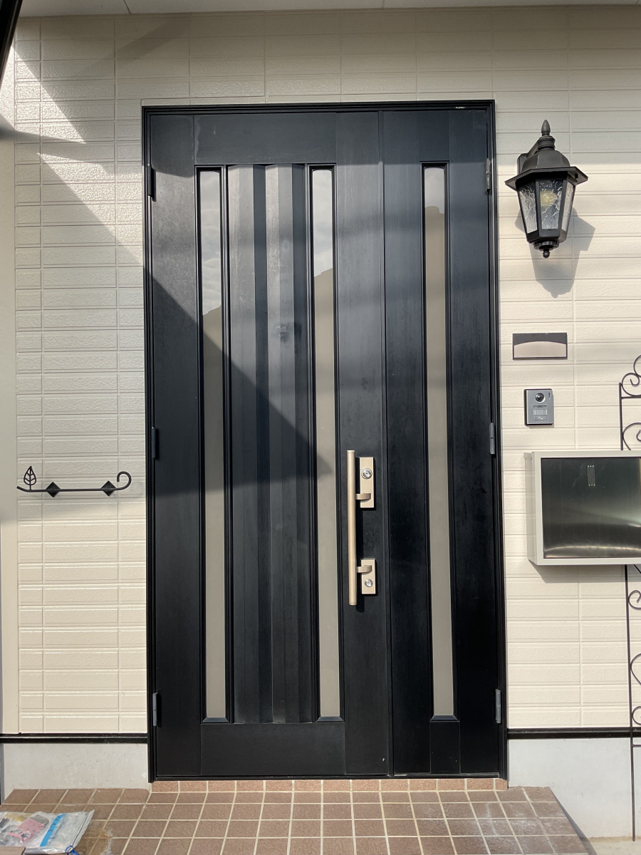 吉村硝子の【松山市】朝の光で玄関が激熱！！/リシェントの施工前の写真1