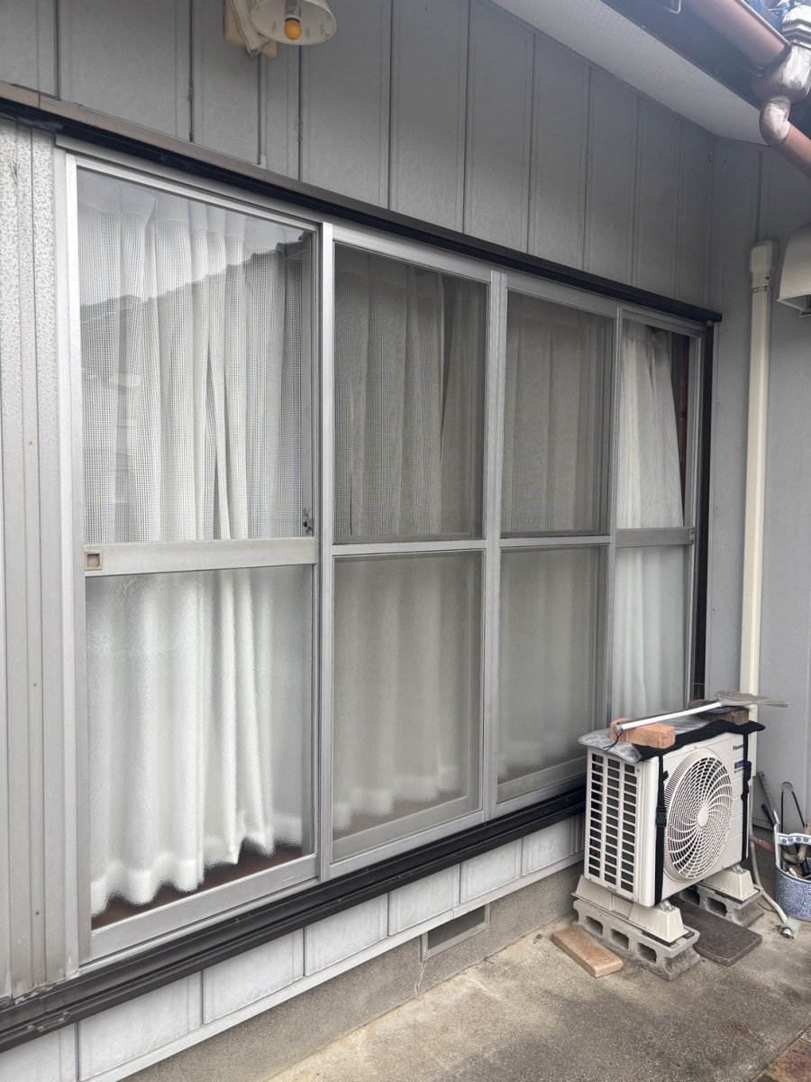 マドカラの4枚建サッシのガラス交換&戸車交換で開閉スムーズに✨の施工後の写真1