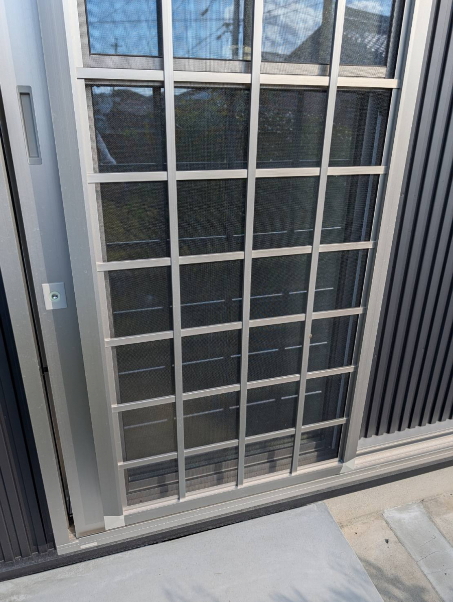 マドカラの【勝手口ガラス交換】割れてしまったガラスを安全・きれいに交換しました✨の施工後の写真2