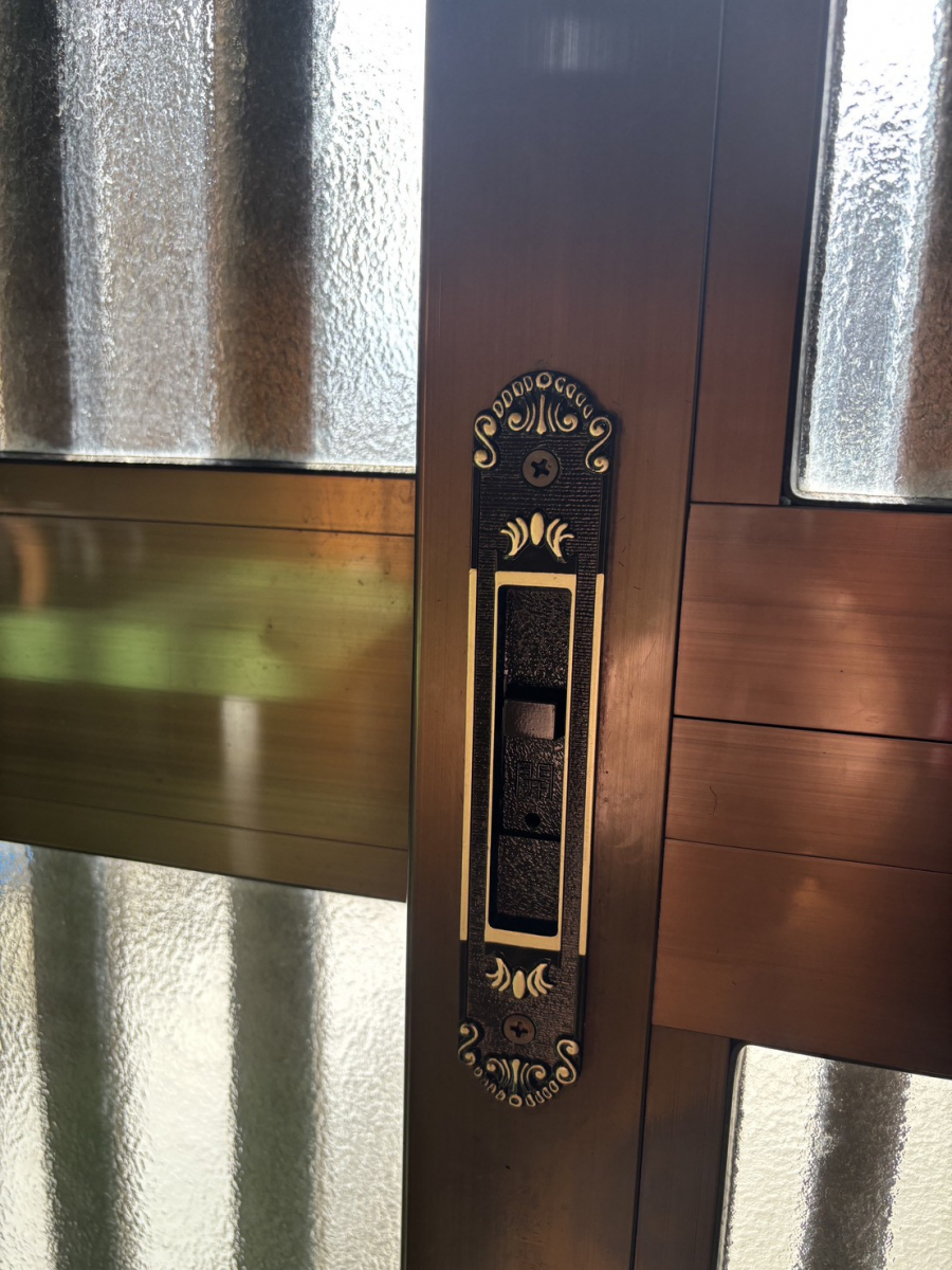 マドカラの引分戸の鍵不調を内外錠・内錠交換で安心🔐✨の施工後の写真1