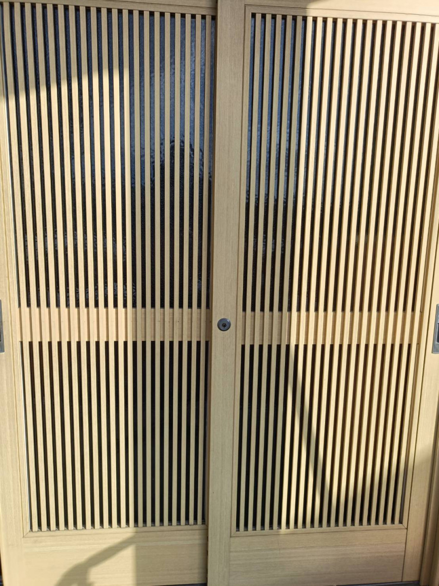 マドカラの玄関引違戸の錠交換で安心安全な毎日へ🔐の施工前の写真1