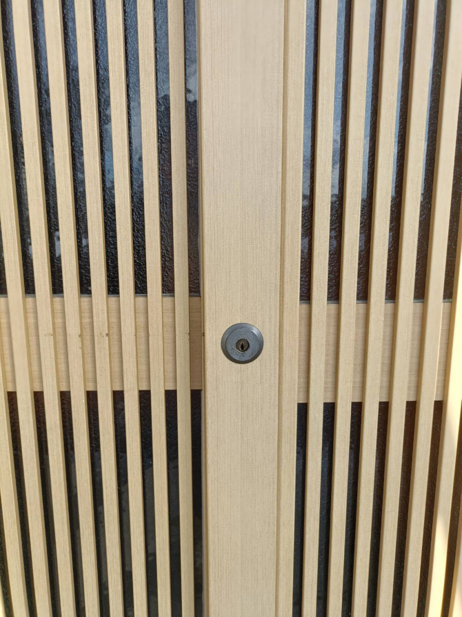 マドカラの玄関引違戸の錠交換で安心安全な毎日へ🔐の施工前の写真2